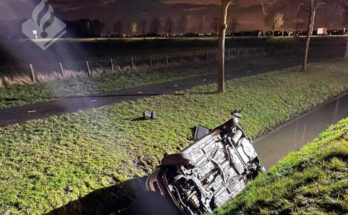 politie auto te water zevenhoven (1)